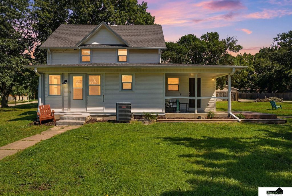 104 W 5th Street, Hickman, NE 68372