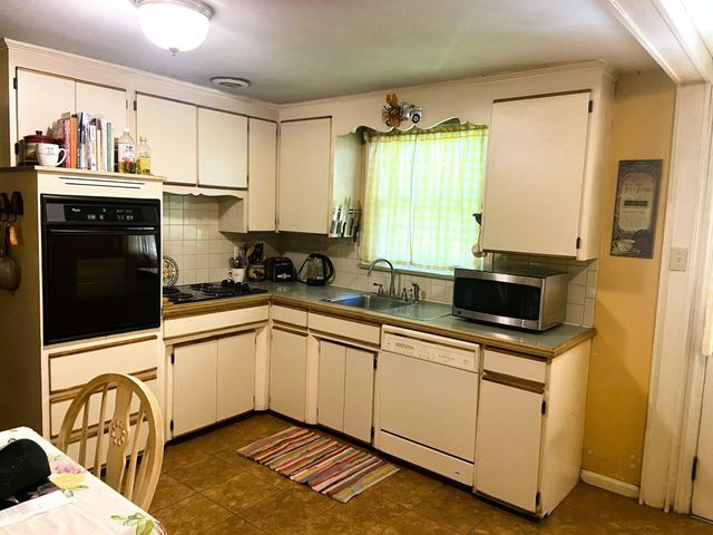 84 Hillside Drive, East Longmeadow, MA 01028