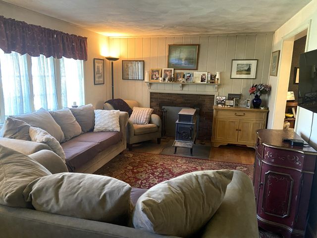 84 Hillside Drive, East Longmeadow, MA 01028
