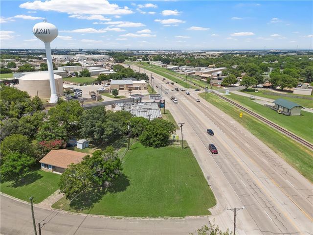 319 S Hewitt Drive, Hewitt, TX 76643