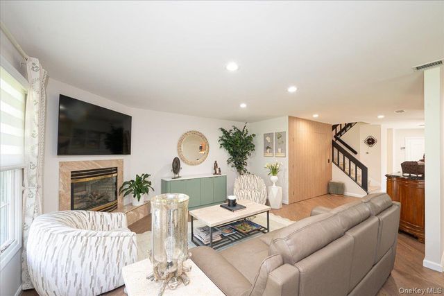 55 Lakebridge Drive S, Kings Park, NY 11754