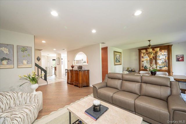 55 Lakebridge Drive S, Kings Park, NY 11754