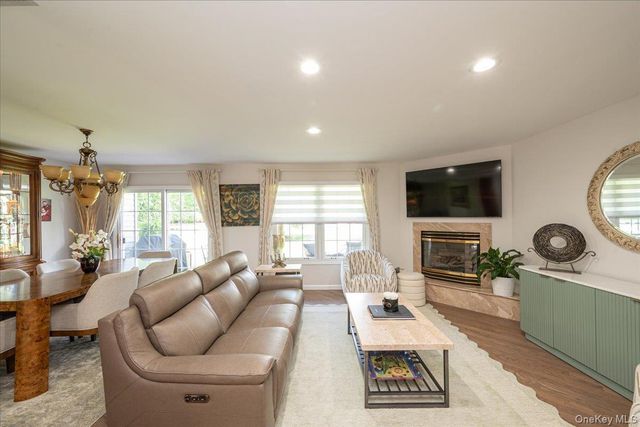 55 Lakebridge Drive S, Kings Park, NY 11754