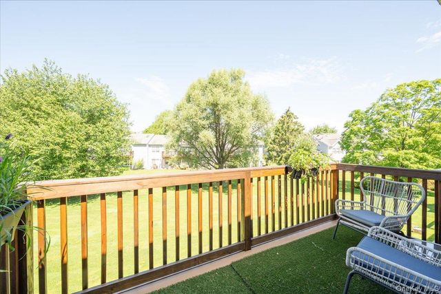 55 Lakebridge Drive S, Kings Park, NY 11754
