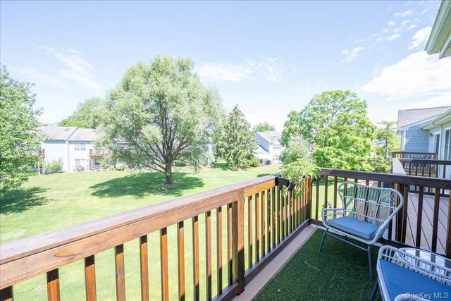 55 Lakebridge Drive S, Kings Park, NY 11754
