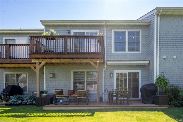 55 Lakebridge Drive S, Kings Park, NY 11754