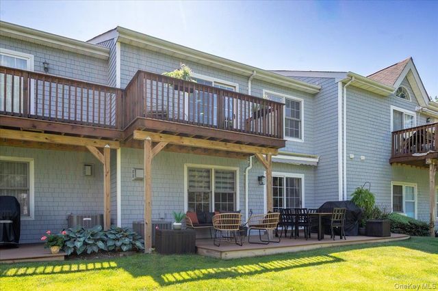 55 Lakebridge Drive S, Kings Park, NY 11754