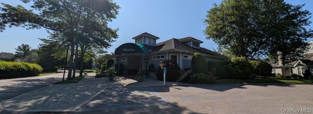55 Lakebridge Drive S, Kings Park, NY 11754
