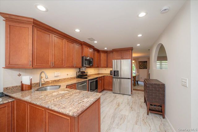 55 Lakebridge Drive S, Kings Park, NY 11754