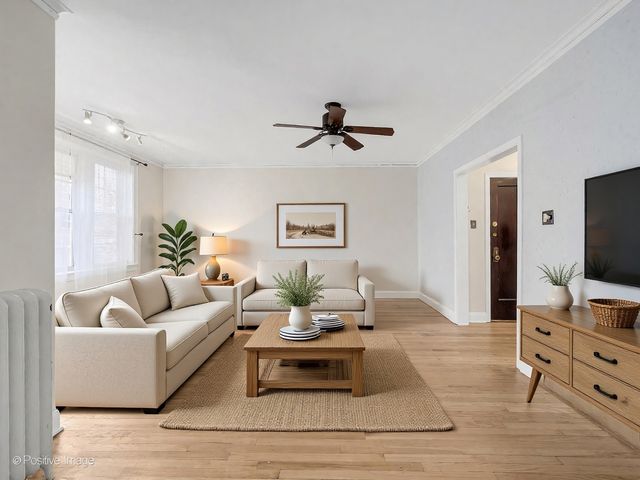 219 Chicago Avenue 1, Oak Park, IL 60302