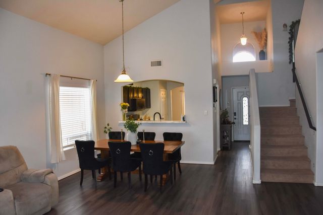 96 Avenida Jardin, Los Lunas, NM 87031