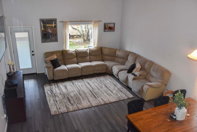 96 Avenida Jardin, Los Lunas, NM 87031