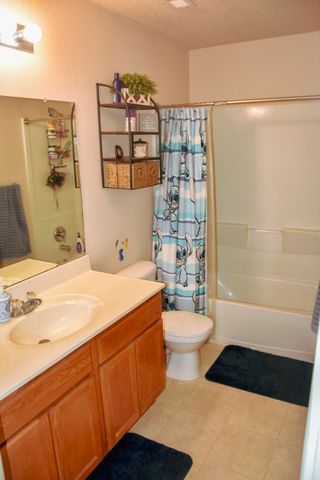 96 Avenida Jardin, Los Lunas, NM 87031