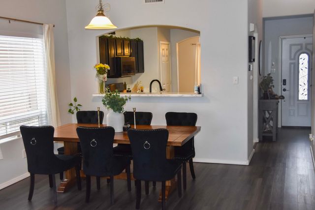 96 Avenida Jardin, Los Lunas, NM 87031