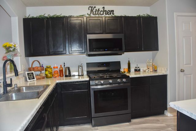 96 Avenida Jardin, Los Lunas, NM 87031