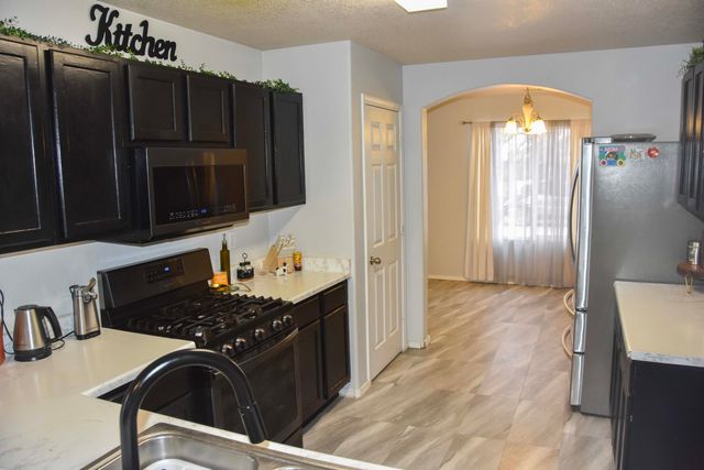 96 Avenida Jardin, Los Lunas, NM 87031