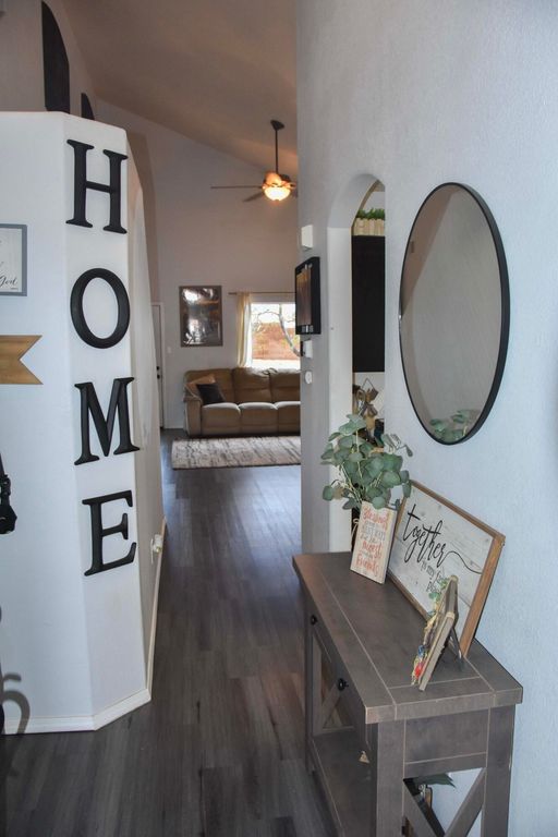 Image 3 of property listing at 96 Avenida Jardin, Los Lunas, NM 87031