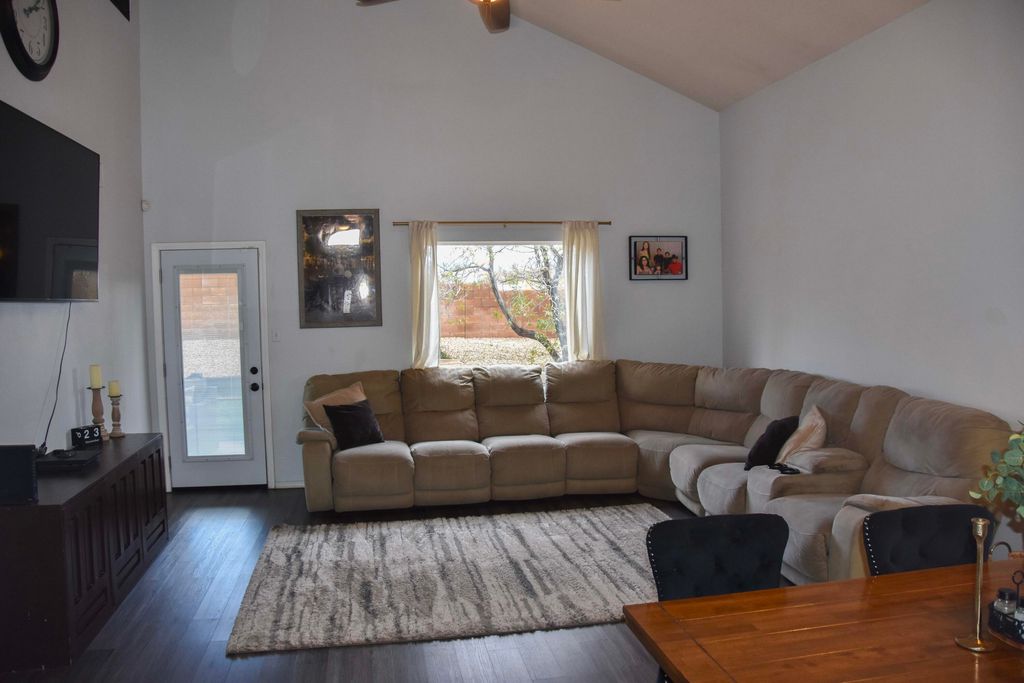 Image 4 of property listing at 96 Avenida Jardin, Los Lunas, NM 87031