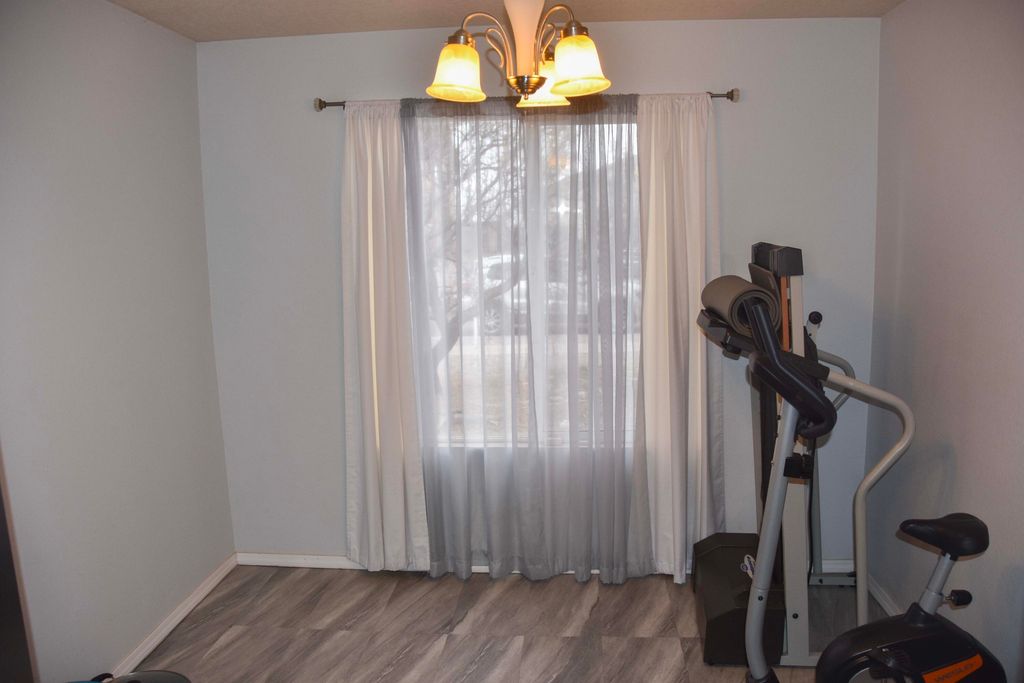 Image 9 of property listing at 96 Avenida Jardin, Los Lunas, NM 87031