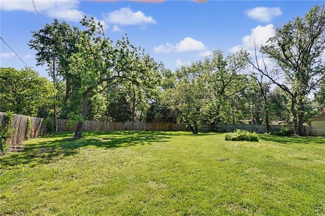 2624 Bardith Court, Lawrence, KS 66046