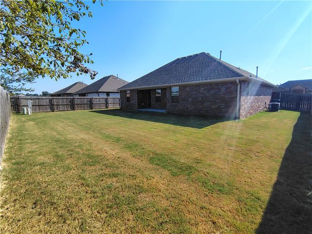 1742 Charismatic Drive, Prairie Grove, AR 72753