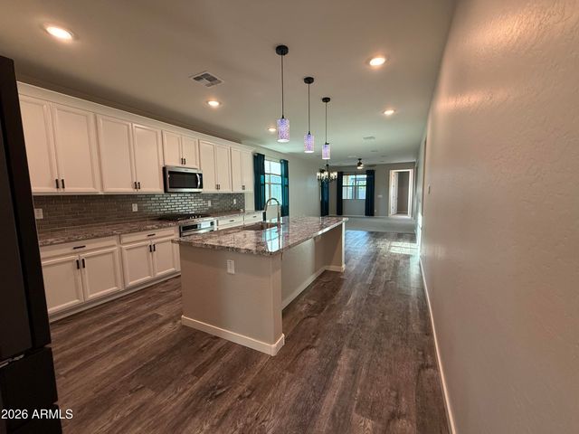 9458 E THATCHER Avenue, Mesa, AZ 85212