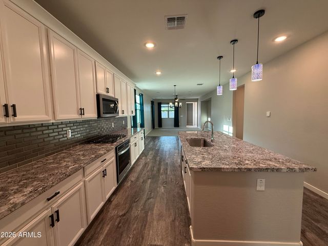 9458 E THATCHER Avenue, Mesa, AZ 85212