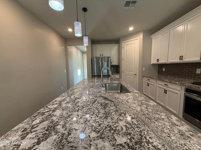 9458 E THATCHER Avenue, Mesa, AZ 85212