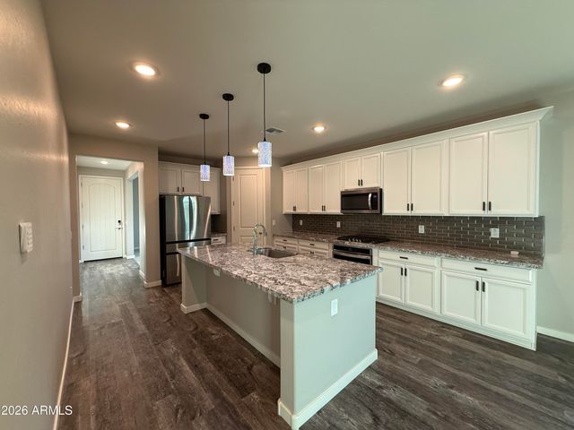 9458 E THATCHER Avenue, Mesa, AZ 85212