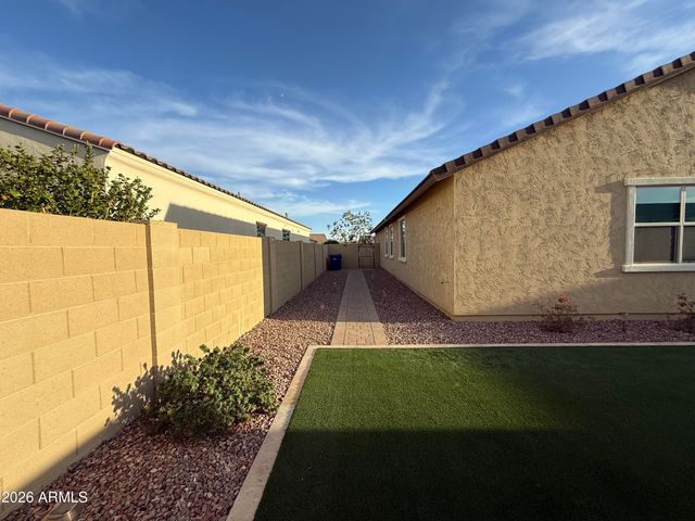 9458 E THATCHER Avenue, Mesa, AZ 85212