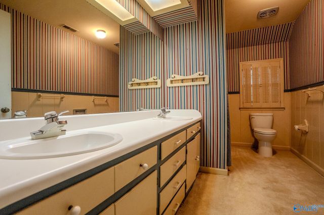 200 Montgomery Drive, Moulton, AL 35650