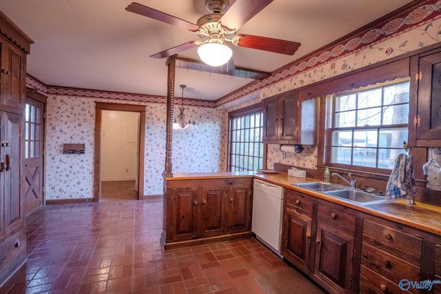 200 Montgomery Drive, Moulton, AL 35650