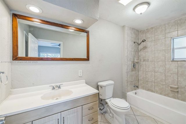 4818 NW 8th St, Plantation, FL 33317