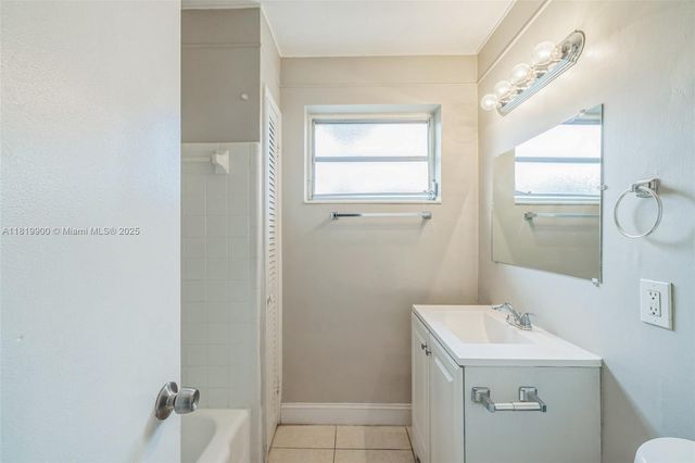 4818 NW 8th St, Plantation, FL 33317
