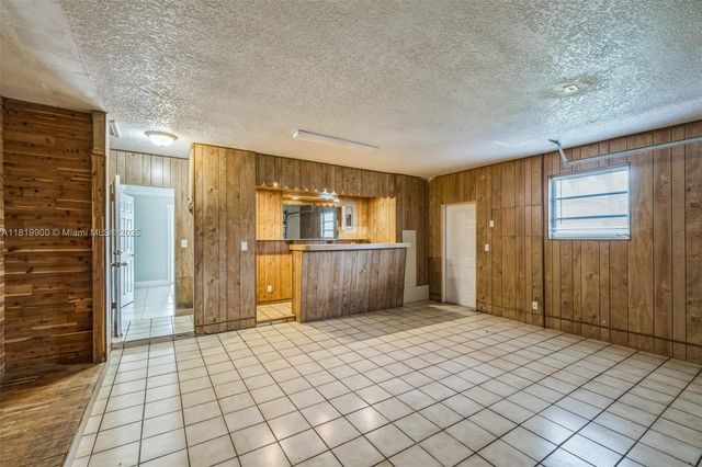 4818 NW 8th St, Plantation, FL 33317