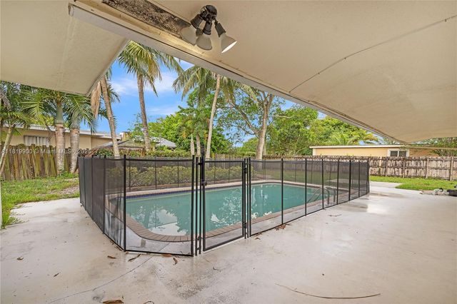 4818 NW 8th St, Plantation, FL 33317