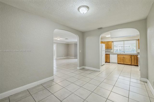 4818 NW 8th St, Plantation, FL 33317