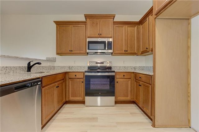 605 Summit Point, Canton, GA 30114