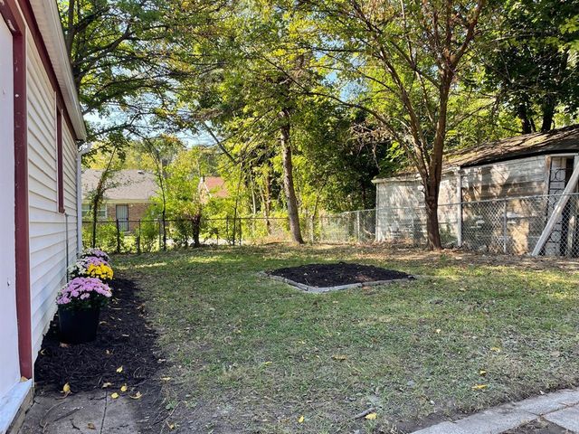 9221 Grandville Avenue, Detroit, MI 48228