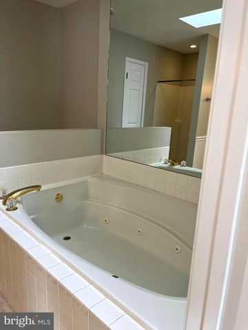 4195 NANTUCKET DR, Mechanicsburg, PA 17050