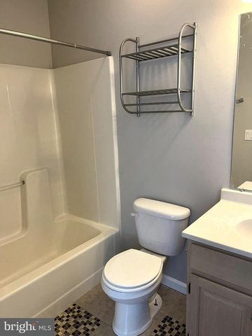 4195 NANTUCKET DR, Mechanicsburg, PA 17050