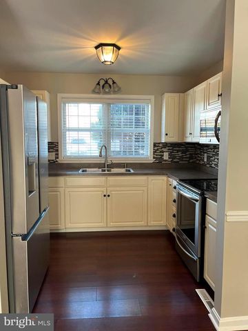 4195 NANTUCKET DR, Mechanicsburg, PA 17050