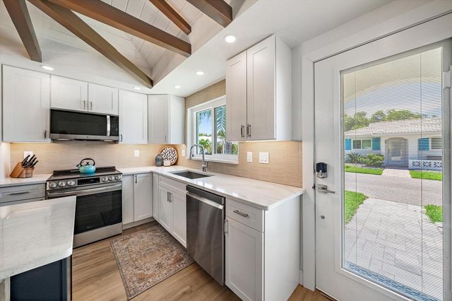 711 SPANISH DRIVE S 211, Longboat Key, FL 34228