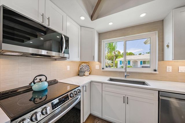 711 SPANISH DRIVE S 211, Longboat Key, FL 34228