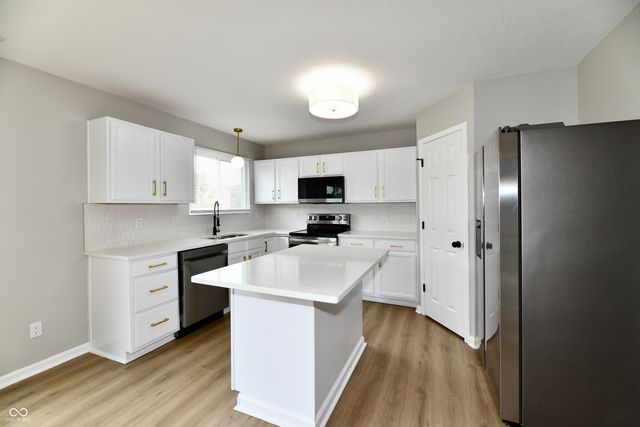 2560 Cabin Hill Road, Indianapolis, IN 46229