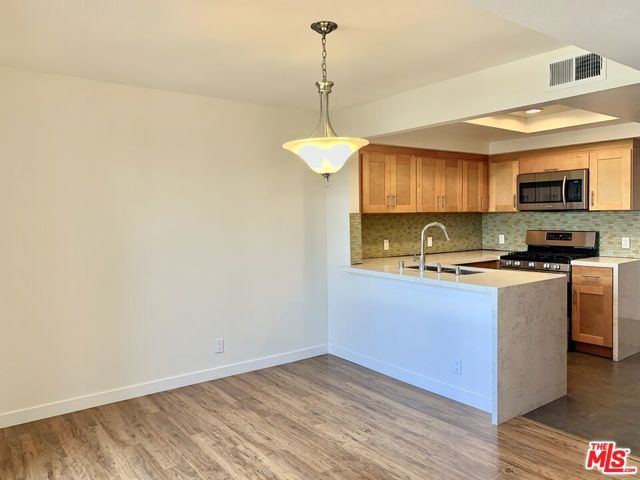 12412 Texas Avenue 302, Los Angeles, CA 90025