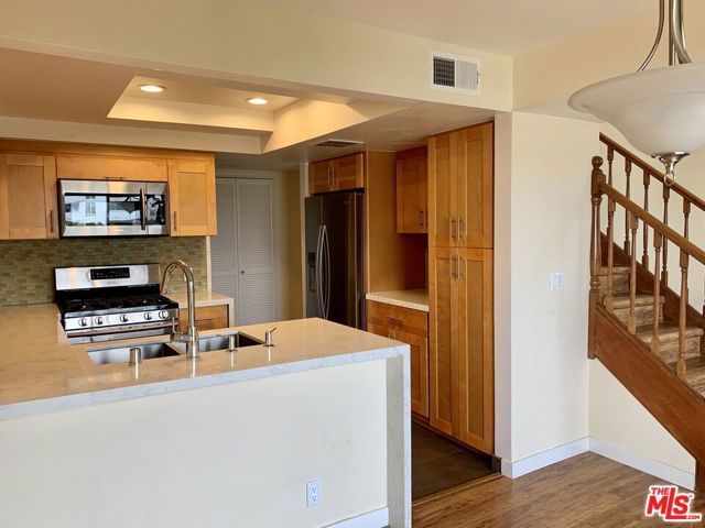 12412 Texas Avenue 302, Los Angeles, CA 90025