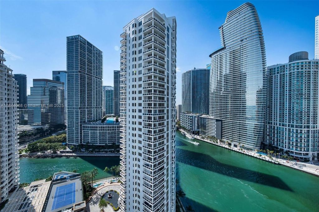 900 Brickell Key Blvd 2005, Miami, FL 33131