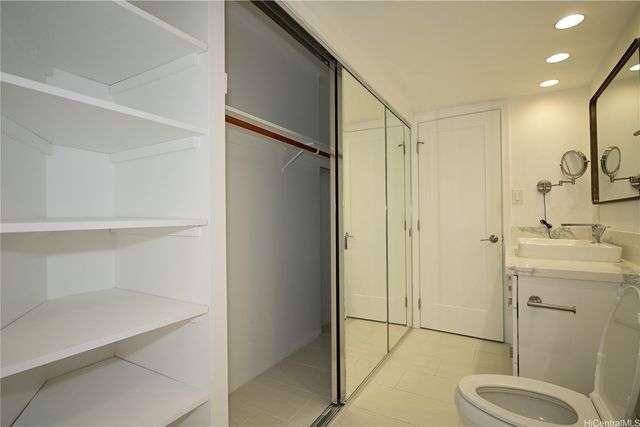 581 Kamoku Street 3002, Honolulu, HI 96826