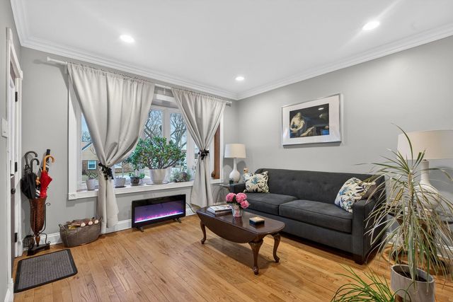 4608 Hawthorne Avenue, Lyons, IL 60534